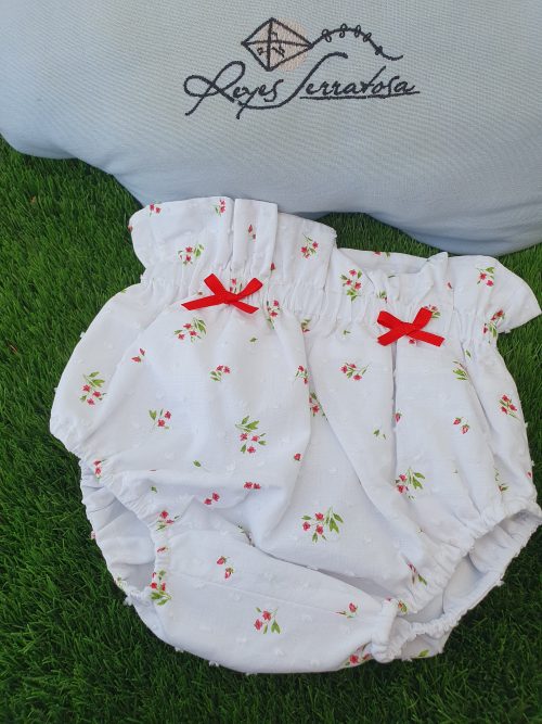 Cubrepañal flores rojas y plumeti